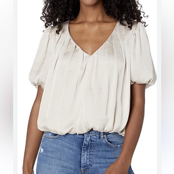 Astr Tops - ASTR The Label Bubble Hem Champagne V-Neck Puff Sleeve Blouse Size Small